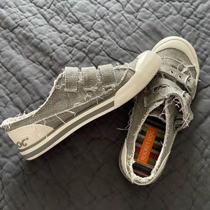 Women’s size 7 Rocket Dog Jolissa grey Ranger Sneaker.